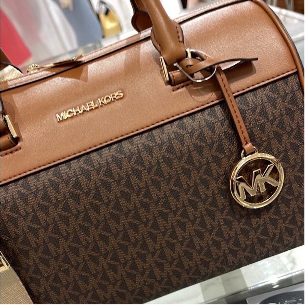 Michael Kors Medium Duffel  Travel Satchel - Leather/Coated - Picture 12 of 13